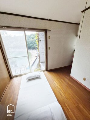 1 dormitorio, tabla de planchar con plancha, cuna de viaje y wifi gratis