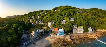 Central Island Villa near Shops Family Friendly and Convenient