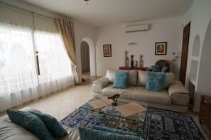 تلفزيون، مشغل دي في دي، كُتُب، مكتبة موسيقى