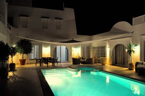 Prestige villa, 5 bedrooms, pool, Djerba