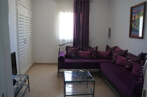 تلفزيون، مشغل دي في دي، كُتُب، مكتبة موسيقى