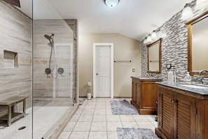 Hair dryer, towels - Bacliff Family Getaway w/ Game Room + Private Pool (Bacliff)
