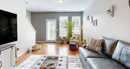 7 Mi to Dtwn Winston-Salem! Townhouse w/ Pool