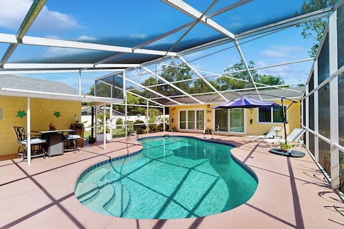 Pool Access! Dog-Friendly Retreat 16 Mi to Orlando
