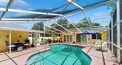 Pool Access! Dog-Friendly Retreat 16 Mi to Orlando