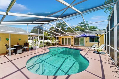 Pool Access! Dog-Friendly Retreat 16 Mi to Orlando