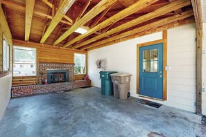 Property grounds - 3BR Dog-Friendly Home w/ Pool, Fireplace, W/D, A/C (Ocala)