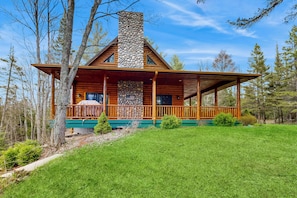 Exterior - Steps to Sturgeon River! Dog-Friendly Nature Haven (Vanderbilt)