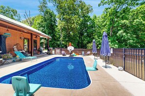 Pool - Poolside Bliss! Retro Retreat in Muscle Shoals (Muscle Shoals)