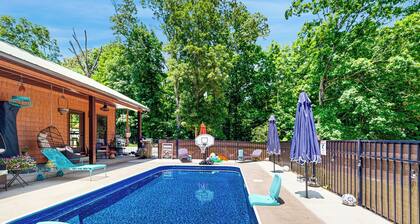 Poolside Bliss! Retro Retreat in Muscle Shoals