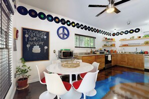 Dining - Poolside Bliss! Retro Retreat in Muscle Shoals (Muscle Shoals)