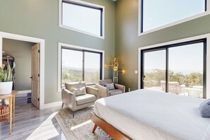 3 bedrooms, iron/ironing board, Internet, bed sheets - Modern, 35-Acre Mtn Escape in Cedaredge! (Cedaredge)