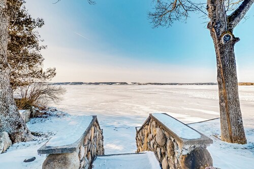 2BR Dog-Friendly Lakefront View w/ Fireplace