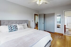 3 soveværelser, skrivebord, strygejern/strygebræt, internetforbindelse