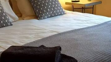 Bügeleisen/Bügelbrett, WLAN, Bettwäsche