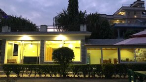 المنشأة من الخارج