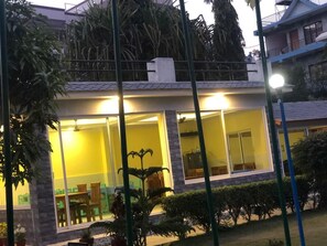 المنشأة من الخارج