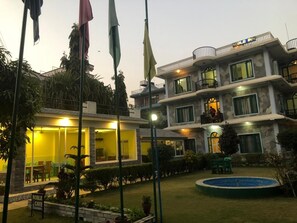 المنشأة من الخارج