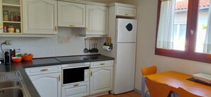 Fridge, microwave, stovetop, dishwasher - Relax, silence and sun in the Basque Country (Hendaya)