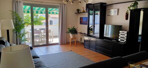 TV, books, stereo - Relax, silence and sun in the Basque Country (Hendaya)