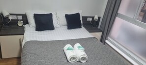 1 soverom, strykejern/-brett, wi-fi (inkludert) og sengetøy