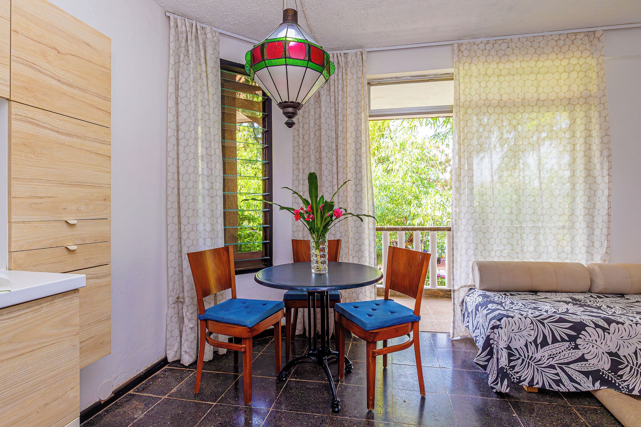 Panoramic Apartment, Garden View | Living area