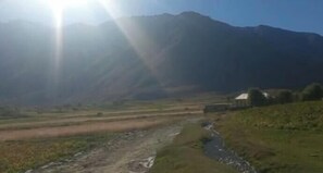 City view from property - Ghizer INN Hotel & Restaurant (Gahkuch)