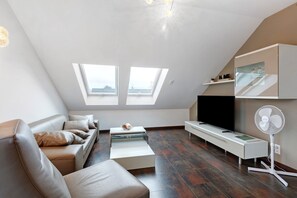 TV - Apartment 5-09 Trauben Suite in Bad Bellingen with Wi-Fi and Outdoor Area (Bad Bellingen)