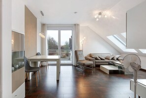 TV - Apartment 5-09 Trauben Suite in Bad Bellingen with Wi-Fi and Outdoor Area (Bad Bellingen)