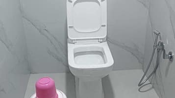 Deluxe Room, City View | Bathroom