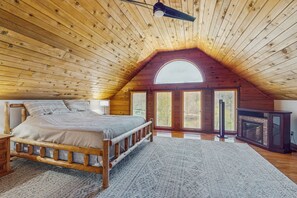 Iron/ironing board, Internet, bed sheets - Outdoor Spa + Dock! Scenic Norris Lake Retreat (Caryville)