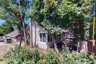 1BR Vintage Cottage, Dog-Friendly, Walk to Town