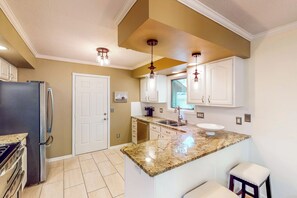 Refrigerador, microondas, parrilla de estufa y lavavajillas 