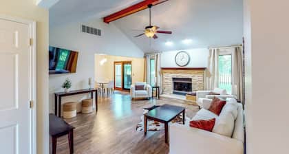 Dog-Friendly Yard! Family Retreat in Fort Wayne