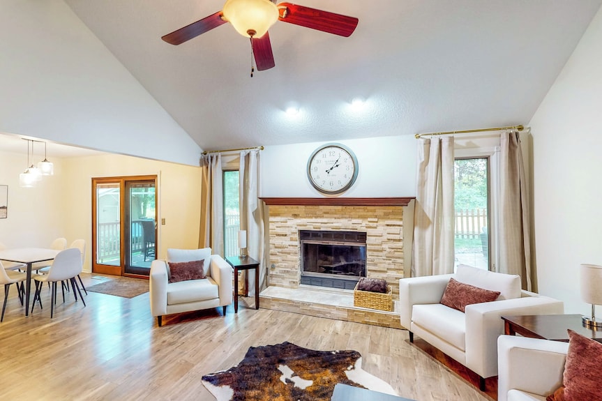 Dog-friendly Yard! Family Retreat In Fort Wayne - Fort Wayne, IN