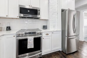 Refrigerador, microondas, parrilla de estufa y lavavajillas 