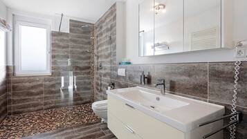 Shower, free toiletries, hair dryer, towels