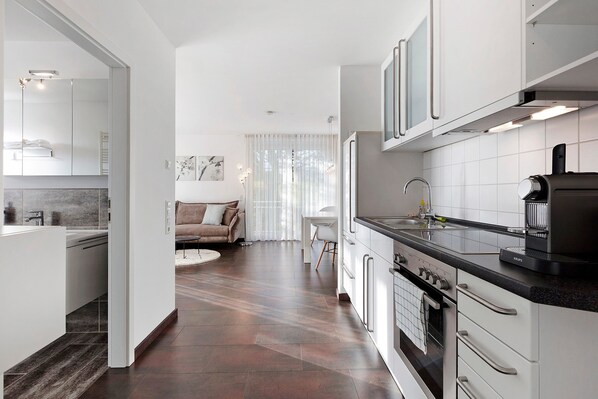 Fridge, oven, stovetop, coffee/tea maker - Apartment 4-06 Markgräfler Reben with Wi-Fi and Outdoor Area (Bad Bellingen)