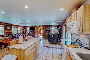 Fridge, microwave, stovetop, coffee/tea maker - 3BR Rustic Cabin w/ 2 Decks & Hot Tub (Garden Valley)