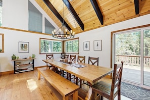 Dining - Hot Tub, Game Room & Home Gym: Serene Arnold Gem (Arnold)