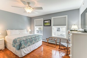 5 bedrooms, iron/ironing board, Internet, bed sheets - Shop, Dine, Unwind! Family Home in Dtwn Bar Harbor (Bar Harbor)