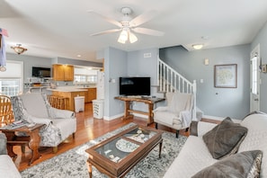 TV - Shop, Dine, Unwind! Family Home in Dtwn Bar Harbor (Bar Harbor)