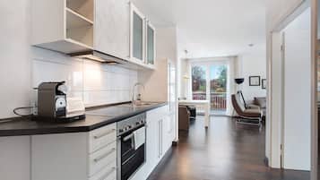 KylskÄp, ugn, spishÀll och kaffe- och tebryggare