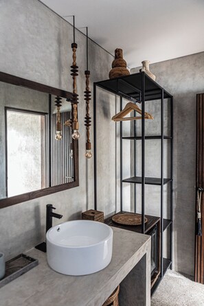 Shower, free toiletries, hair dryer, towels - Kano Twin (Canggu)