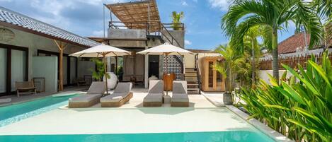 Outdoor pool, sun loungers