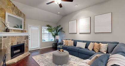 4 BR Spacious Modern Home w/ Game Room & WiFi