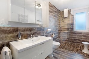 Bathroom - Apartment '4-08 Golftee' in Bad Bellingen with Wi-Fi and Outdoor Area (Bad Bellingen)