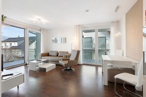 TV - Apartment '4-08 Golftee' in Bad Bellingen with Wi-Fi and Outdoor Area (Bad Bellingen)