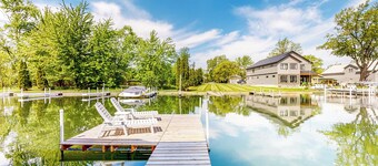 The Boat House w/ Dock: Enjoy Lake Life!