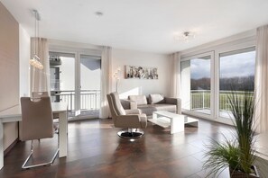 TV - Apartment 4-03 Golf and Outdoor Suite in Bad Bellingen with Wi-Fi and Outdoor Area (Bad Bellingen)